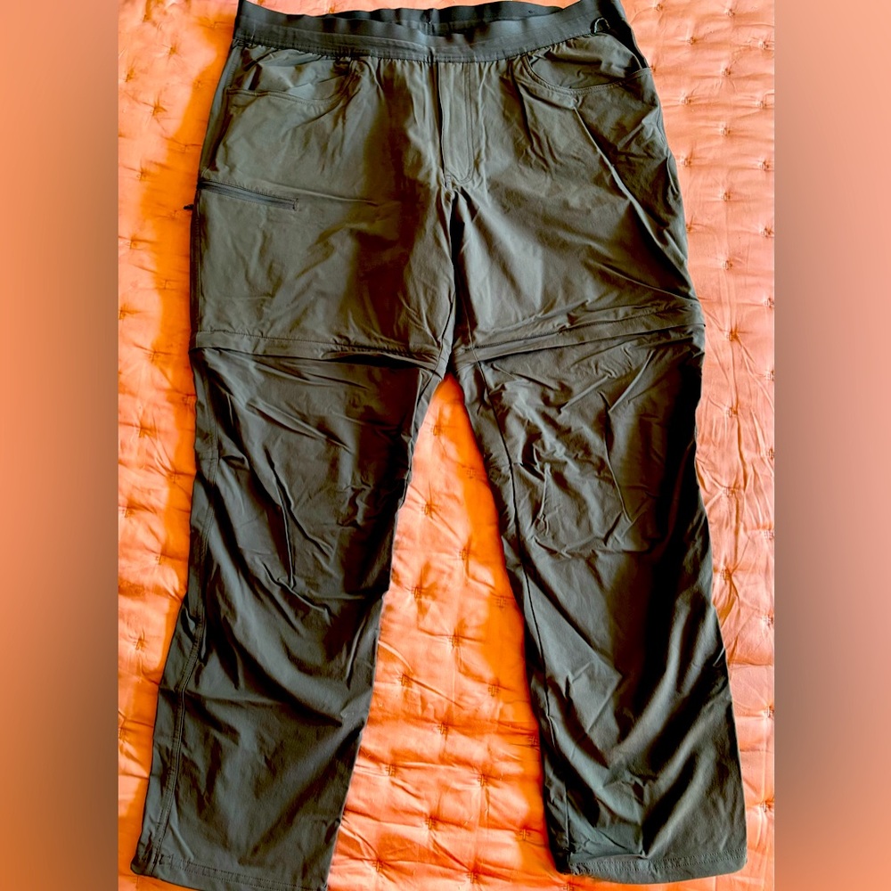 Men’s 2XL REI zip off hiking pants/shorts like new condition!